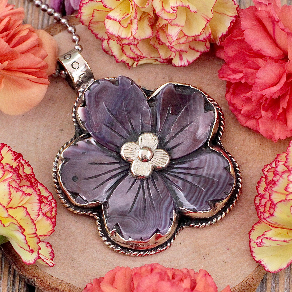 Purple Quahog Shell Flower Pendant - Tibetan Silver