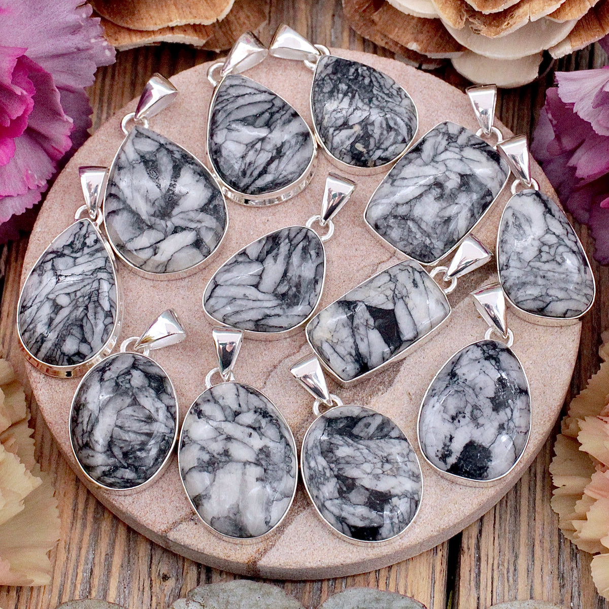 Pinolith Pendant Unisex